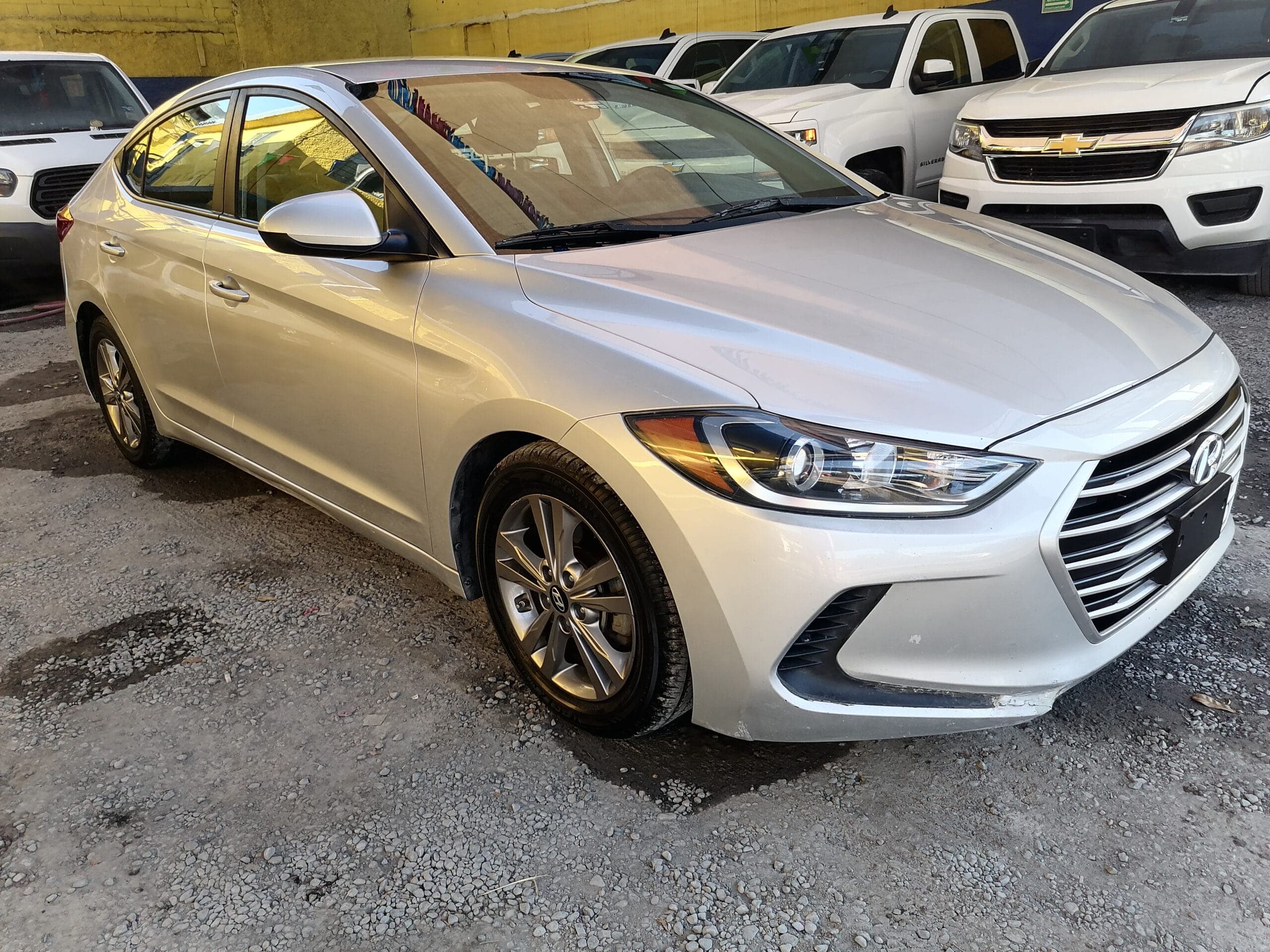 HYUNDAI ELANTRA — foto 1