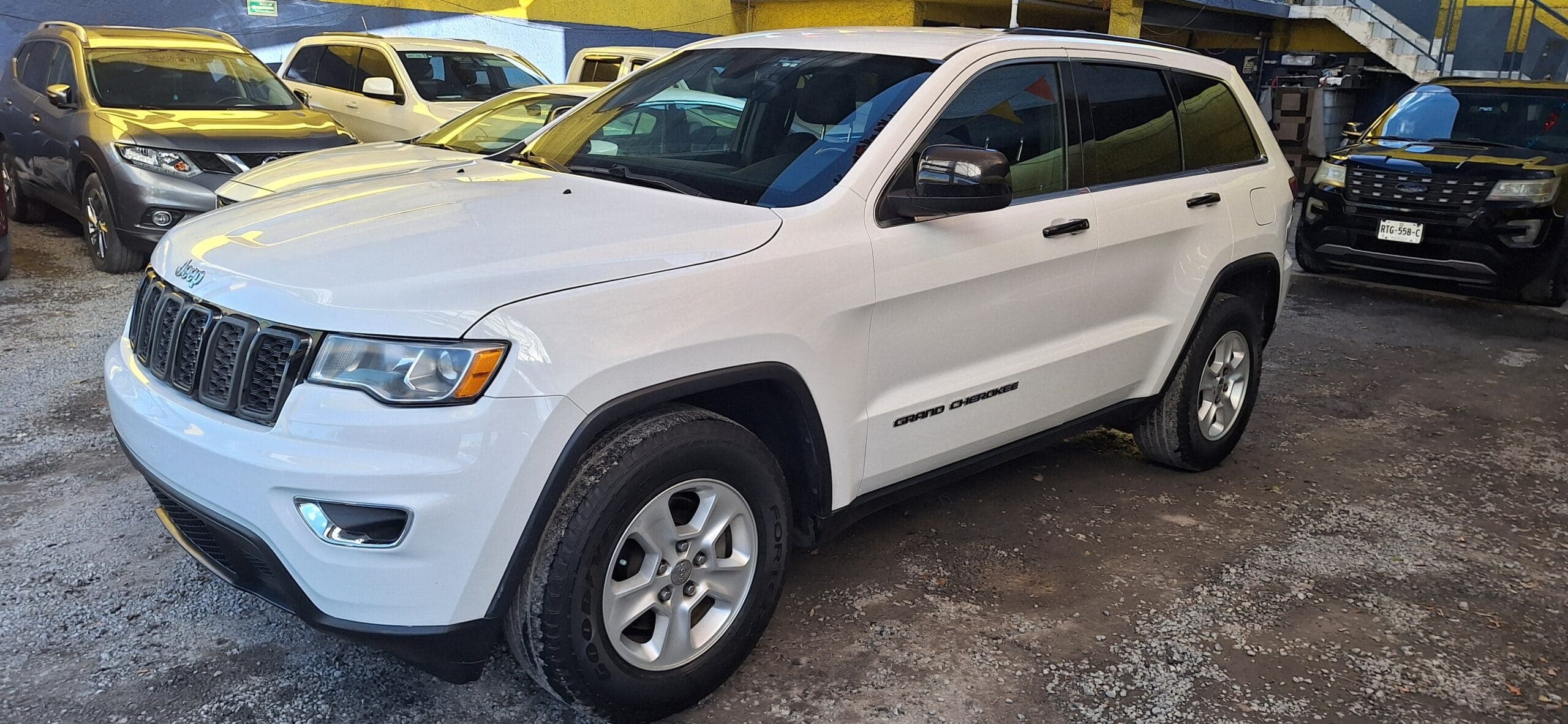 JEEP GRAND CHEROKEE LAREDO — foto 1