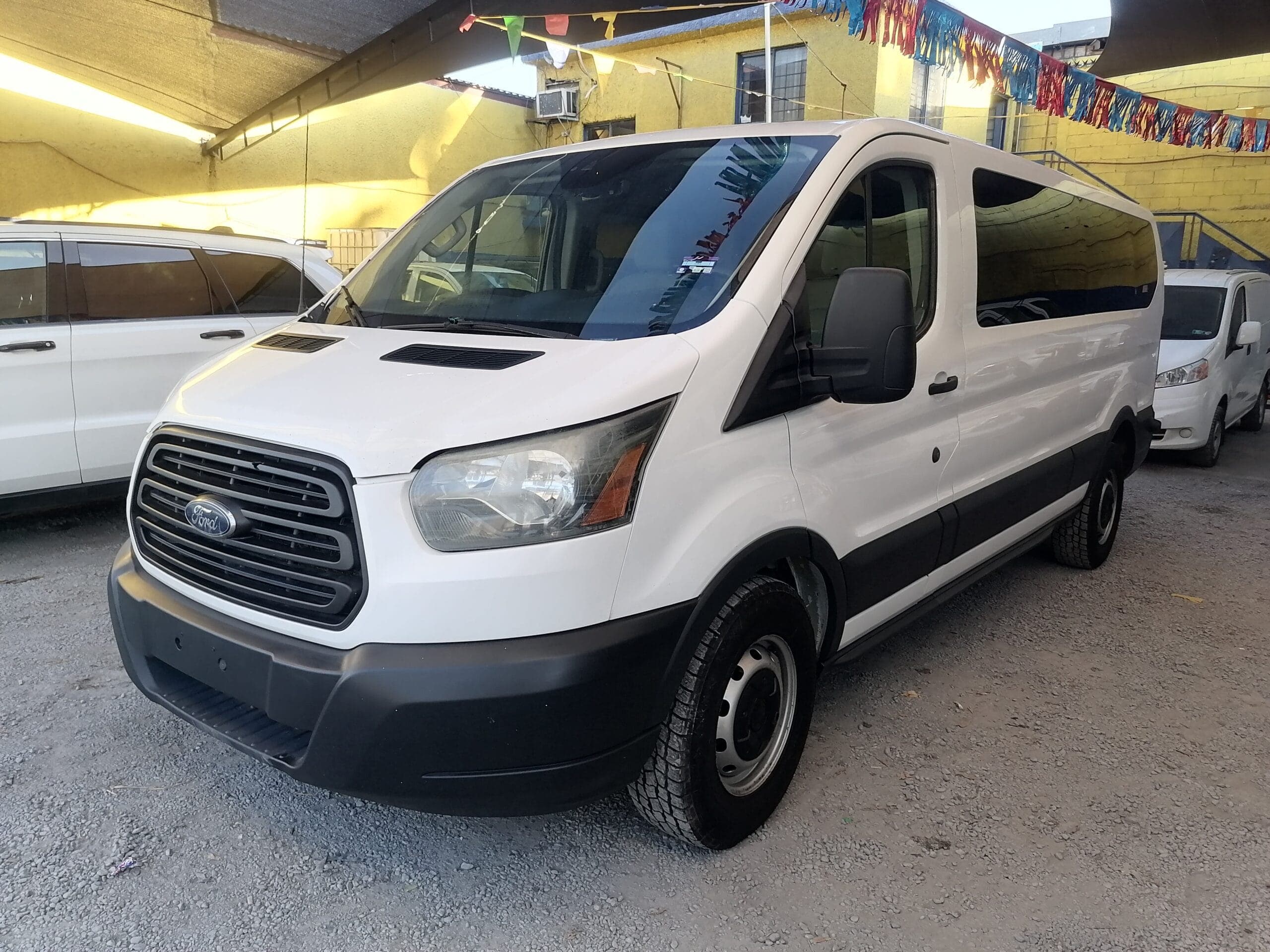 FORD TRANSIT 350 PASAJEROS — foto 1